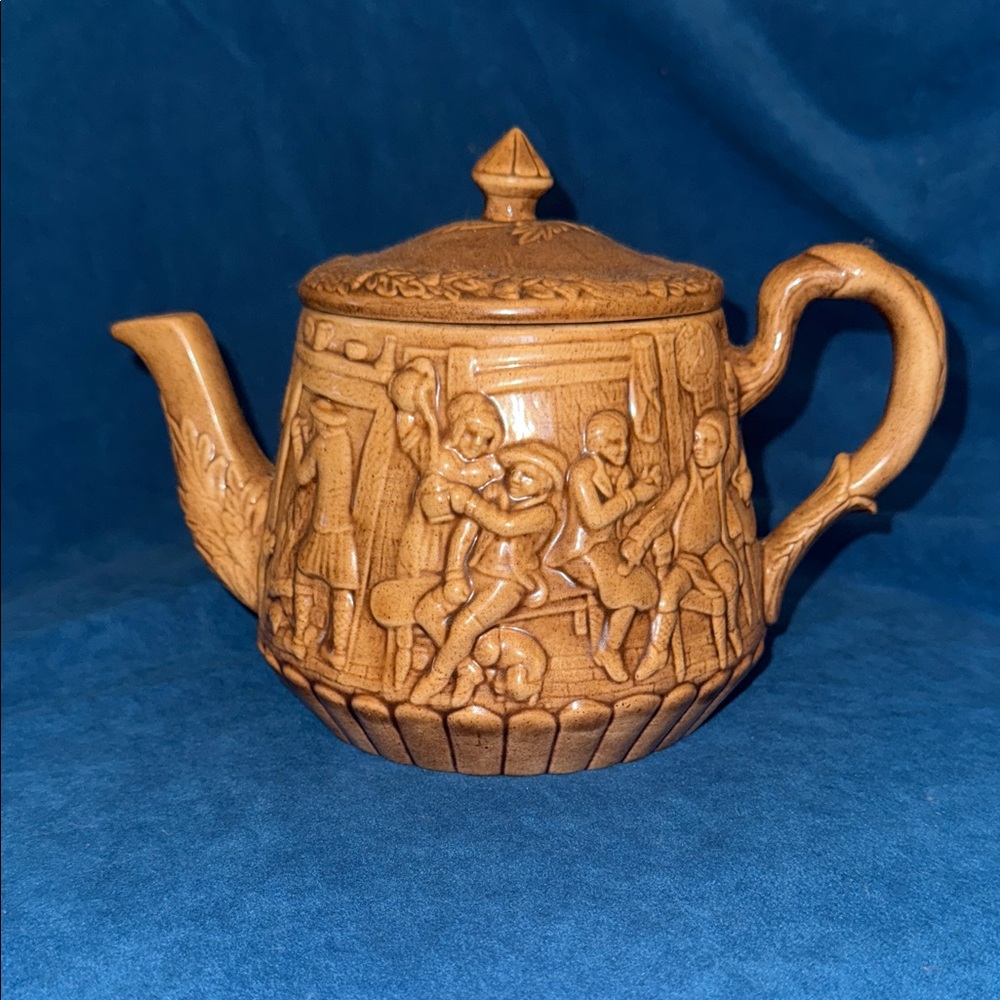 Vintage Brown Ceramic Teapot
Perfect for tea lovers or a pen holder even a plant